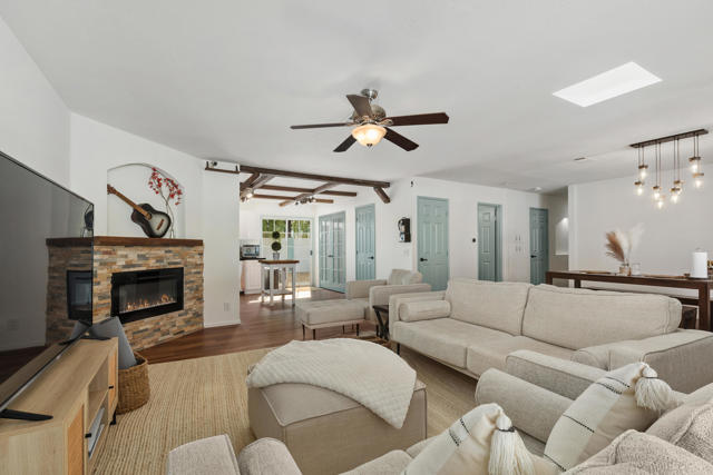 52790 Avenida Obregon, La Quinta CA: https://media.crmls.org/mediaz/22a98d3b-3efe-4436-89f8-ae7982b51e74.jpg