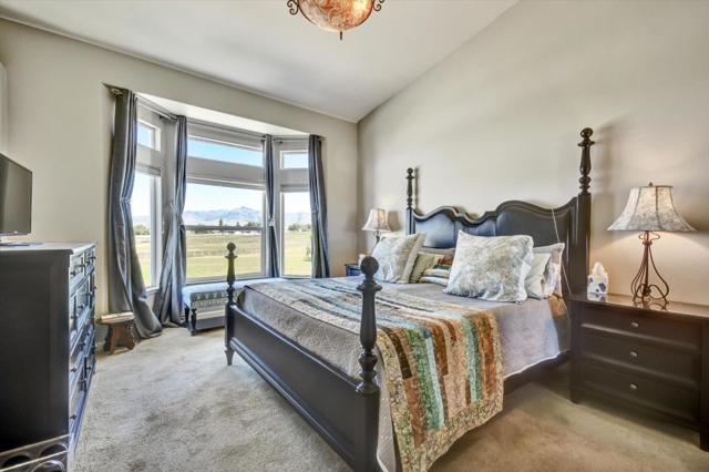 525 Heatherwood Estates Drive, Hollister CA: https://media.crmls.org/mediaz/22a9d0e6-f9fd-41a4-a371-38619d74a1ae.jpg