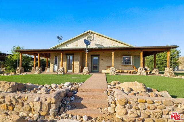 13750 Cuyama Highway, Cuyama CA: https://media.crmls.org/mediaz/22a9e098-ff68-4362-9ce9-2d4398e6e461.jpg