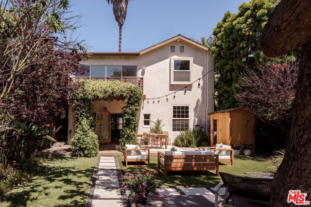 630 Brooks Avenue, Venice CA: https://media.crmls.org/mediaz/22aa0223-9501-4c8a-958e-112807ae3149.jpg
