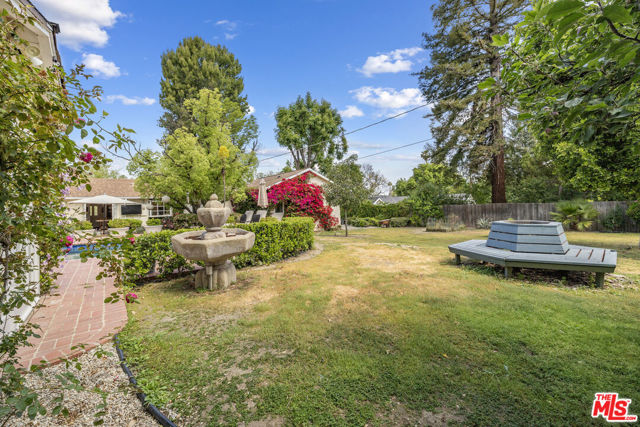 5132 Quakertown Avenue, Woodland Hills CA: https://media.crmls.org/mediaz/22aa08cb-5706-44b9-a022-abdee32341bd.jpg