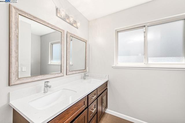 1059 Lakehurst Rd, Livermore CA: https://media.crmls.org/mediaz/22aa3eeb-c537-46a6-82d5-93940a5c4cec.jpg