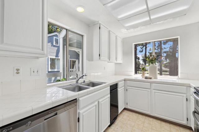820 Boardwalk Place, Redwood City CA: https://media.crmls.org/mediaz/22aabbb8-3890-4c65-93c9-a81bc79df74c.jpg