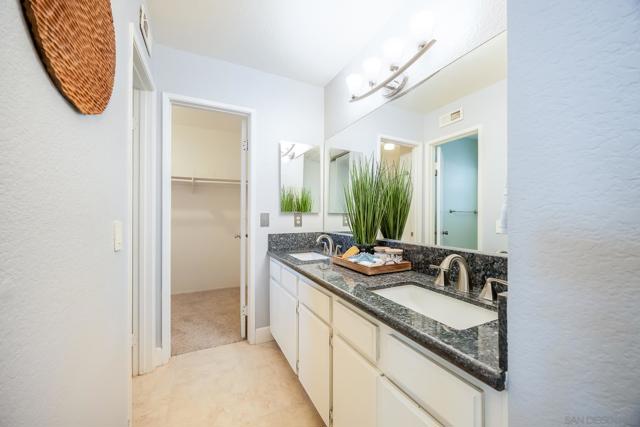 4577 Essex Ct, Carlsbad CA: https://media.crmls.org/mediaz/22ab140d-00b7-40f2-ad0f-849f52338ea5.jpg