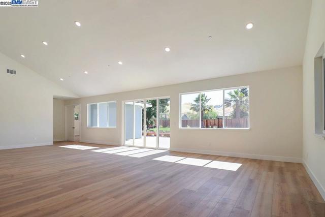 5232 Henderson Ct, Antioch CA: https://media.crmls.org/mediaz/22ab50f5-2504-4866-aab7-b7da03c4c07c.jpg