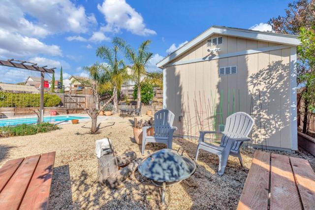 1667 Santana Ranch Drive, Hollister CA: https://media.crmls.org/mediaz/22ab696b-9907-47c4-a968-dcc7885e742d.jpg