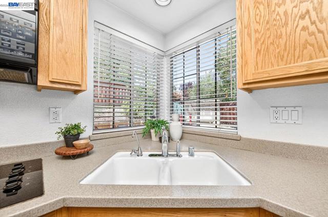 Image 18 of 46 For 579 Amberwood Way