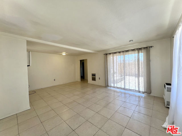 6391 Ruth Drive, Yucca Valley CA: https://media.crmls.org/mediaz/22aead43-1f78-48ca-84e6-a381230030ba.jpg
