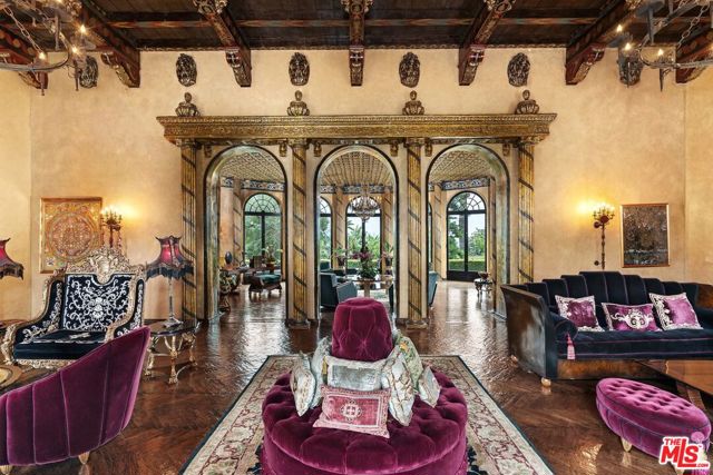4320 Cedarhurst Circle, Los Angeles CA: https://media.crmls.org/mediaz/22af59b3-ddcd-4181-9c45-14f93d6c964f.jpg