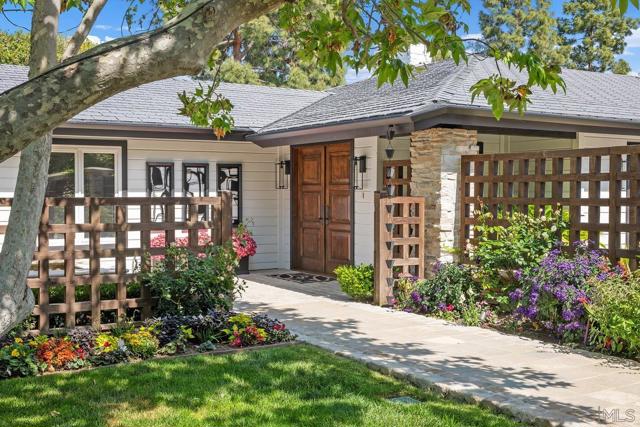 6351 Lago Lindo, Rancho Santa Fe CA: https://media.crmls.org/mediaz/22af82b2-0f41-4337-a9e8-7b5ffc493d14.jpg