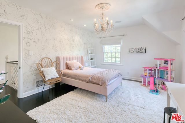 10736 Le Conte Avenue, Los Angeles CA: https://media.crmls.org/mediaz/22afe40f-b094-4af7-be0c-b3b5fba5f172.jpg