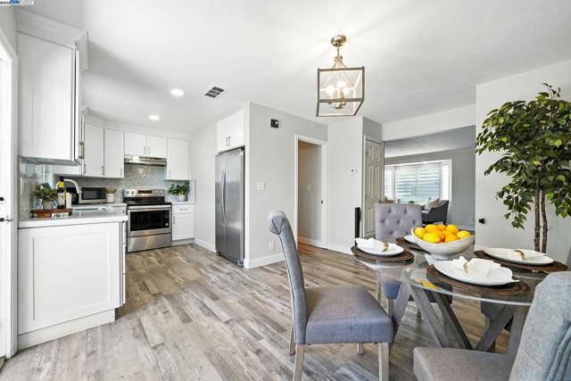 824 Royal Ann Ln, Concord CA: https://media.crmls.org/mediaz/22b01f7b-f537-4faa-808d-c3a2c894eea9.jpg