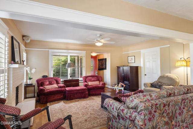 13721 Telegraph Road, Santa Paula CA: https://media.crmls.org/mediaz/22b04dd8-0654-4f97-b04b-74cf5410ed59.jpg