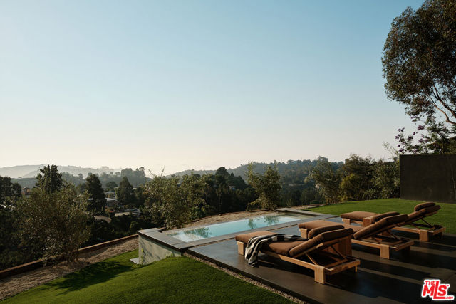 2500 Briarcrest Road, Beverly Hills CA: https://media.crmls.org/mediaz/22b05836-fcde-4247-9841-c0e1f9714df8.jpg