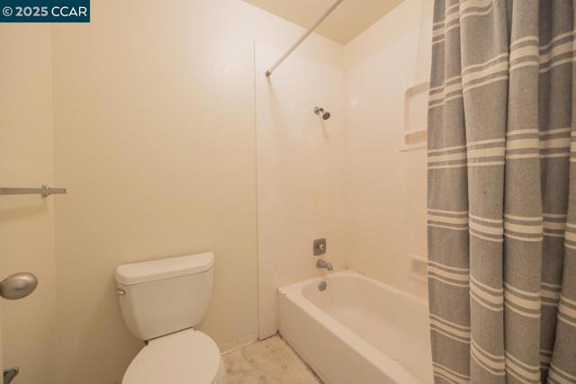 139 Thrush Ct, Hercules CA: https://media.crmls.org/mediaz/22b08265-414c-4c2c-a09c-6327820007a4.jpg