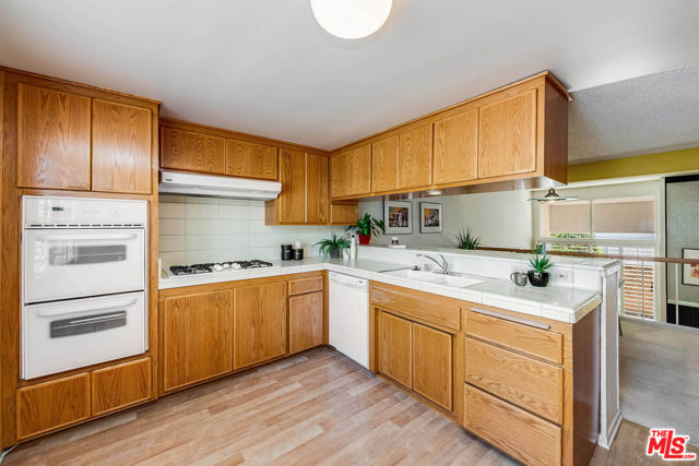 4331 W Sarah Street, Burbank CA: https://media.crmls.org/mediaz/22b0f26f-04f5-4687-ad14-29862d2d2b1a.jpg