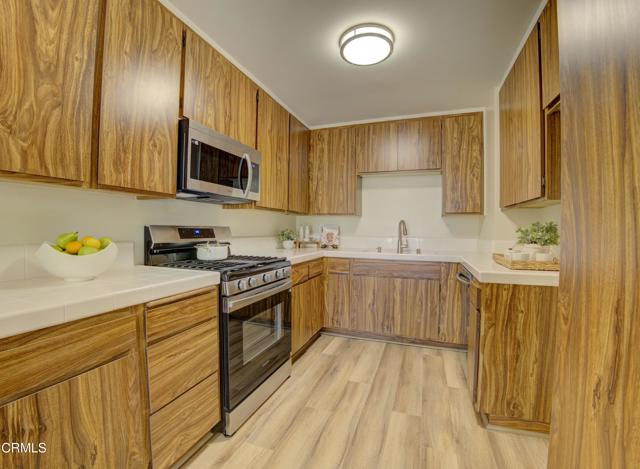 644 Orwell Lane, Ventura CA: https://media.crmls.org/mediaz/22b1f619-b473-409c-bbd6-886ad66c63d3.jpg