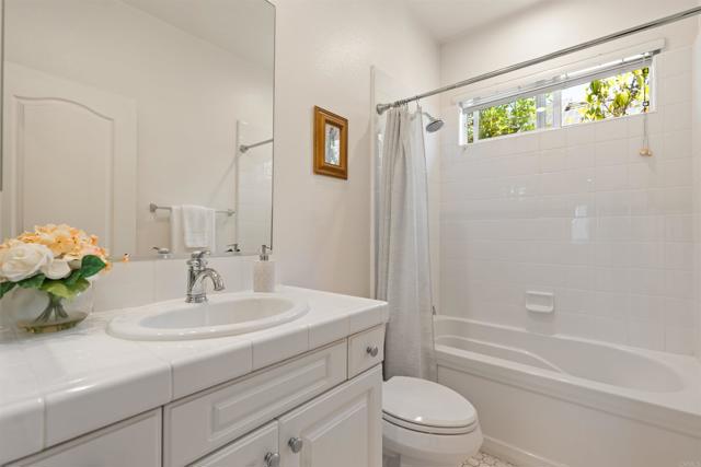 3463 Corte Fresa, Carlsbad CA: https://media.crmls.org/mediaz/22b2b5c5-9dcc-41c3-92cf-4b20ce4cf304.jpg