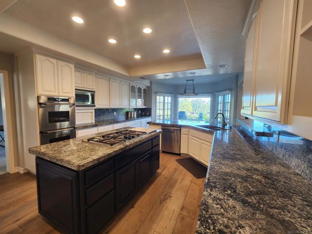 1402 Via Mil Cumbres, Solana Beach CA: https://media.crmls.org/mediaz/22b2db03-342b-472e-afc8-1bea4db7cf9b.jpg