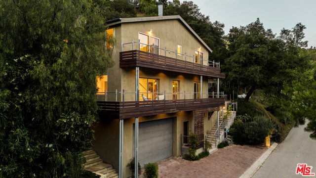 1557 Topanga Skyline Drive photo 2