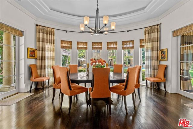 804 N Elm Drive, Beverly Hills CA: https://media.crmls.org/mediaz/22b47792-d9db-462b-bfa7-741b421c88ca.jpg