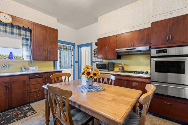 14550 Valley Ford Estero, Valley Ford CA: https://media.crmls.org/mediaz/22b490f2-7e5e-46ec-9d27-835b6701ed2c.jpg