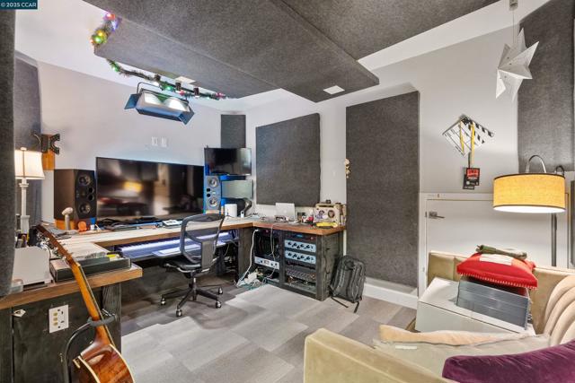 110 Costanza Drive, Martinez CA: https://media.crmls.org/mediaz/22b4c543-6910-4d58-b9ba-2edd7b5254d1.jpg