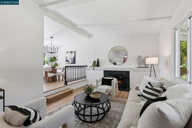36 Playa Ct, San Ramon CA: https://media.crmls.org/mediaz/22b55ffd-ab44-47d2-818e-d91488daff14.jpg