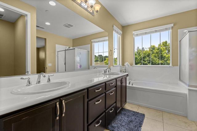 1420 Cielo Vista Lane, Gilroy CA: https://media.crmls.org/mediaz/22b566a3-bb09-4e1e-ab78-8500993a7e5c.jpg