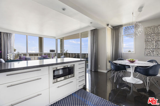 4455 Los Feliz Boulevard, Los Angeles CA: https://media.crmls.org/mediaz/22b56970-ff56-44c1-b6d2-21e665f7e10b.jpg