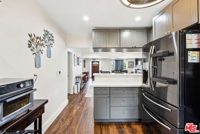 5342 Lemon Grove Avenue, Los Angeles CA: https://media.crmls.org/mediaz/22b5eef7-a8c6-4462-ad81-3a6cf082bc12.jpg