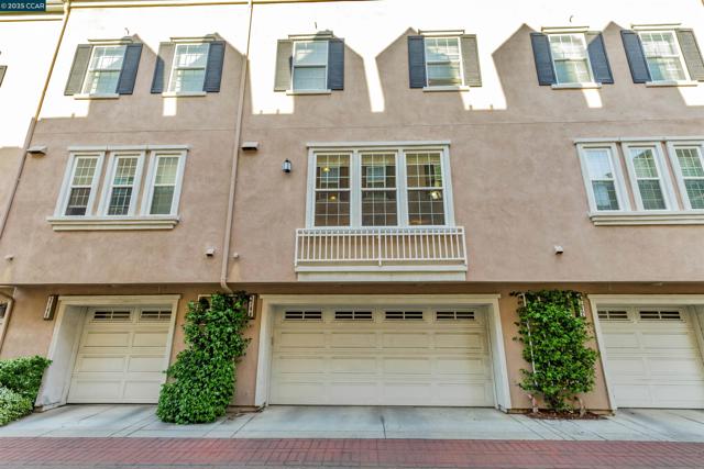 3744 Whitworth Dr, Dublin CA: https://media.crmls.org/mediaz/22b5fe58-82d7-4328-ba97-7fc5073657e8.jpg