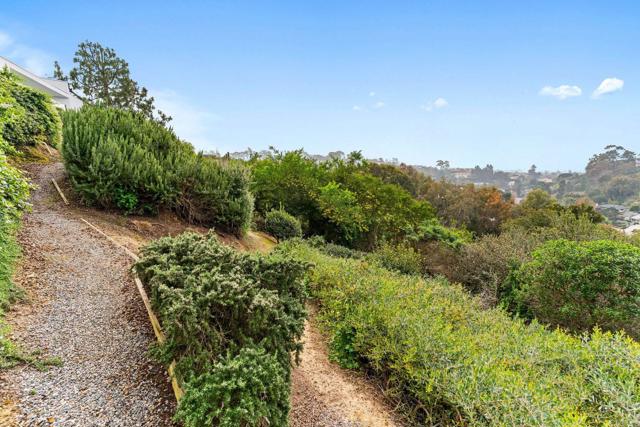 6960 Via Estrada, La Jolla CA: https://media.crmls.org/mediaz/22b63212-72e4-4930-bde3-a013a75229a5.jpg