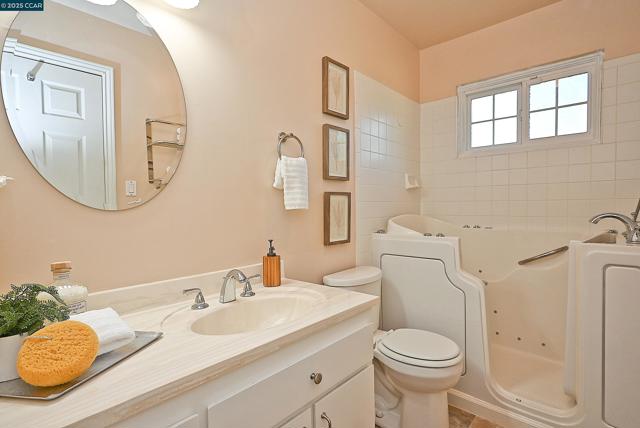 1677 6Th St, Concord CA: https://media.crmls.org/mediaz/22b665af-2771-4a07-aaef-cdfecb87b648.jpg