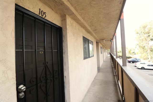 4041 Oakcrest Dr, San Diego CA: https://media.crmls.org/mediaz/22b6b532-f89d-41de-bcd2-f18db25b0dfa.jpg