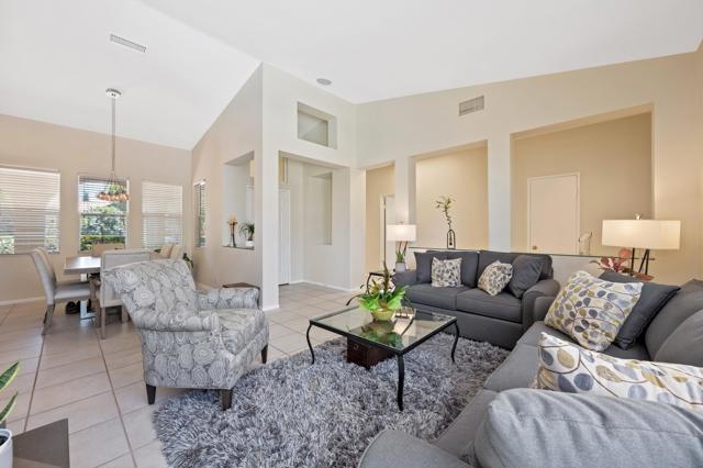 69350 Las Gardenias, Cathedral City CA: https://media.crmls.org/mediaz/22b6ea60-d7ac-43ec-b457-42186bcd99c8.jpg