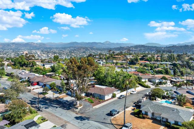 1945 Wedgemere Road, El Cajon CA: https://media.crmls.org/mediaz/22b788bc-8025-467e-bd15-4c594adec402.jpg