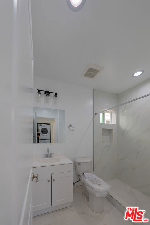 1031 Thompson, Glendale CA: https://media.crmls.org/mediaz/22b799bd-e6d8-41f0-bcbe-d5ed64b2d3d5.jpg