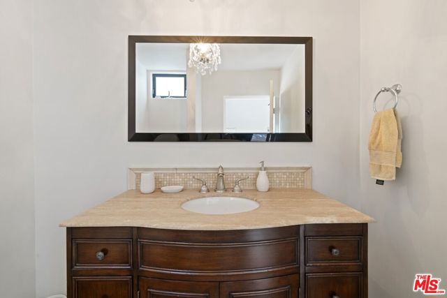 15656 Crownridge Place, Sherman Oaks CA: https://media.crmls.org/mediaz/22b79fdb-f8d0-4f83-9980-f4e082ab6887.jpg