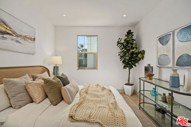 130 S Sepulveda Boulevard, Los Angeles CA: https://media.crmls.org/mediaz/22b819df-b1c3-460d-b67b-91fa105ea57a.jpg