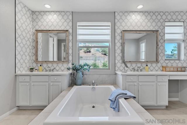 35805 Shetland Hills E, Fallbrook CA: https://media.crmls.org/mediaz/22b85f16-9948-4ff2-ac35-cee563eb8283.jpg