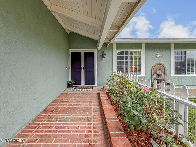 751 Muirfield Avenue, Simi Valley CA: https://media.crmls.org/mediaz/22b87362-4dc3-4fe1-a632-96904fe272dc.jpg