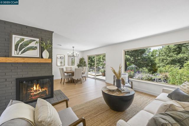 241 Lombardi Cir, Walnut Creek CA: https://media.crmls.org/mediaz/22b8c2b7-df8f-4cac-96c8-83c0a68c435d.jpg