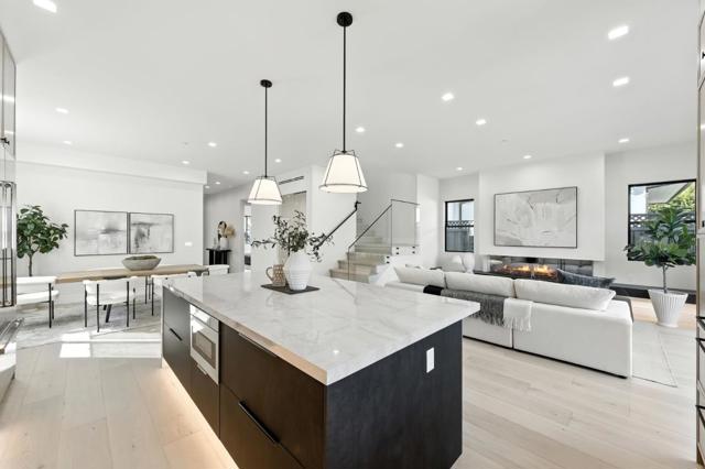125 15th Avenue, San Mateo CA: https://media.crmls.org/mediaz/22b8d8e7-519f-49c6-a92d-32ad8d67955f.jpg