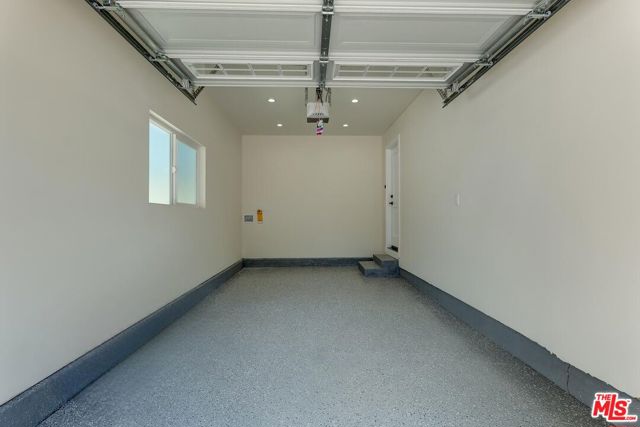 7444 Ostrom Avenue, Lake Balboa CA: https://media.crmls.org/mediaz/22b909c6-e5a7-4f61-879f-21691cd58616.jpg