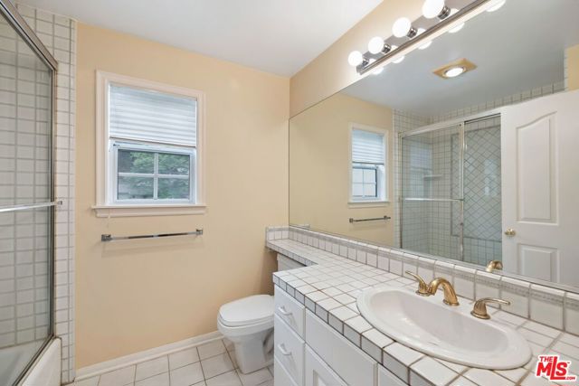 2431 Benedict Canyon Drive, Beverly Hills CA: https://media.crmls.org/mediaz/22b95895-f1cd-4746-a347-8e099a8dc963.jpg