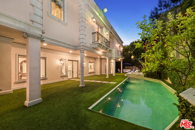 1455 Robmar Drive, Beverly Hills CA: https://media.crmls.org/mediaz/22b985fd-3cf6-4791-8e68-c98f81b000a3.jpg