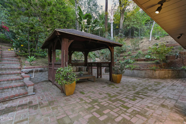 640 Chaparral Road, Sierra Madre CA: https://media.crmls.org/mediaz/22b9d981-663b-4c9b-acab-9e8f18e2f9f5.jpg