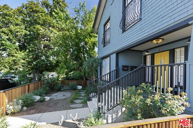 116 Roselawn Place, Los Angeles CA: https://media.crmls.org/mediaz/22b9ee81-84b6-472a-9503-702cc3f75ea0.jpg