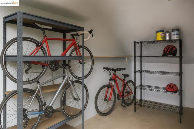 3802 Shafter Ave, Oakland CA: https://media.crmls.org/mediaz/22b9fb6b-0703-4a74-941c-450ea299f948.jpg
